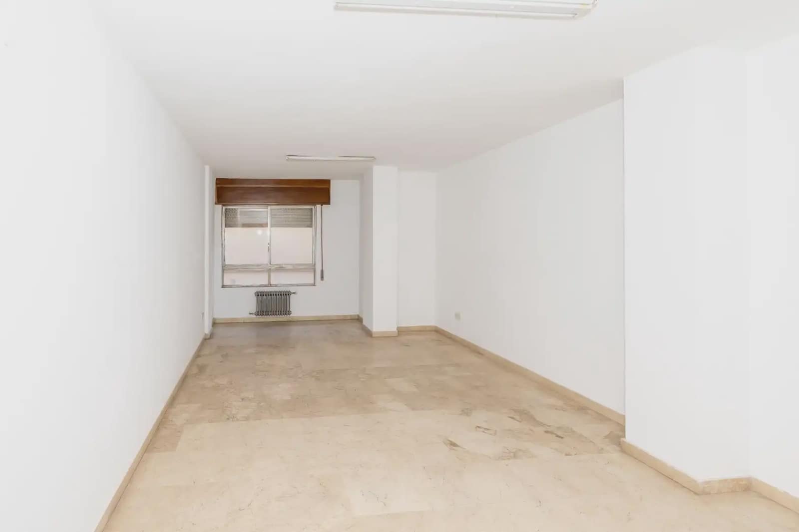 Kontor til leje i Granada by - € 400 (Ref: 9837220)