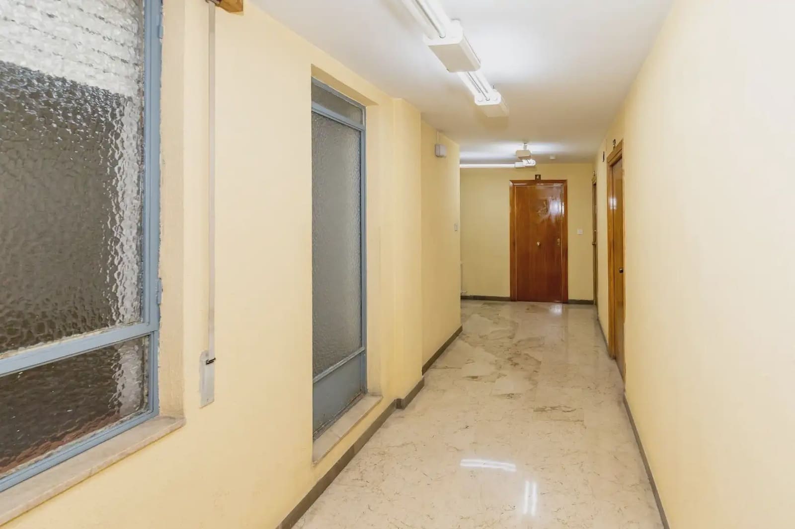 Kontor til leje i Granada by - € 400 (Ref: 9837220)