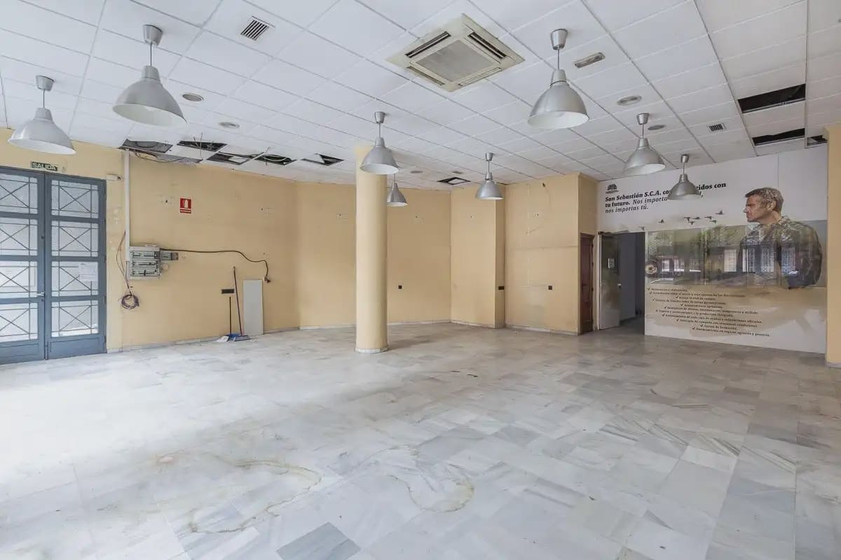 Commercieel te koop in Granada stad - € 310.000 (Ref: 9837221)