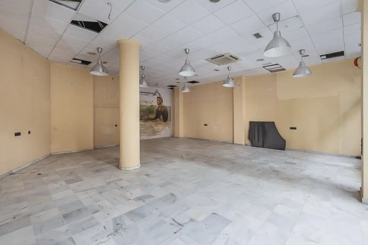 Commercieel te koop in Granada stad - € 310.000 (Ref: 9837221)