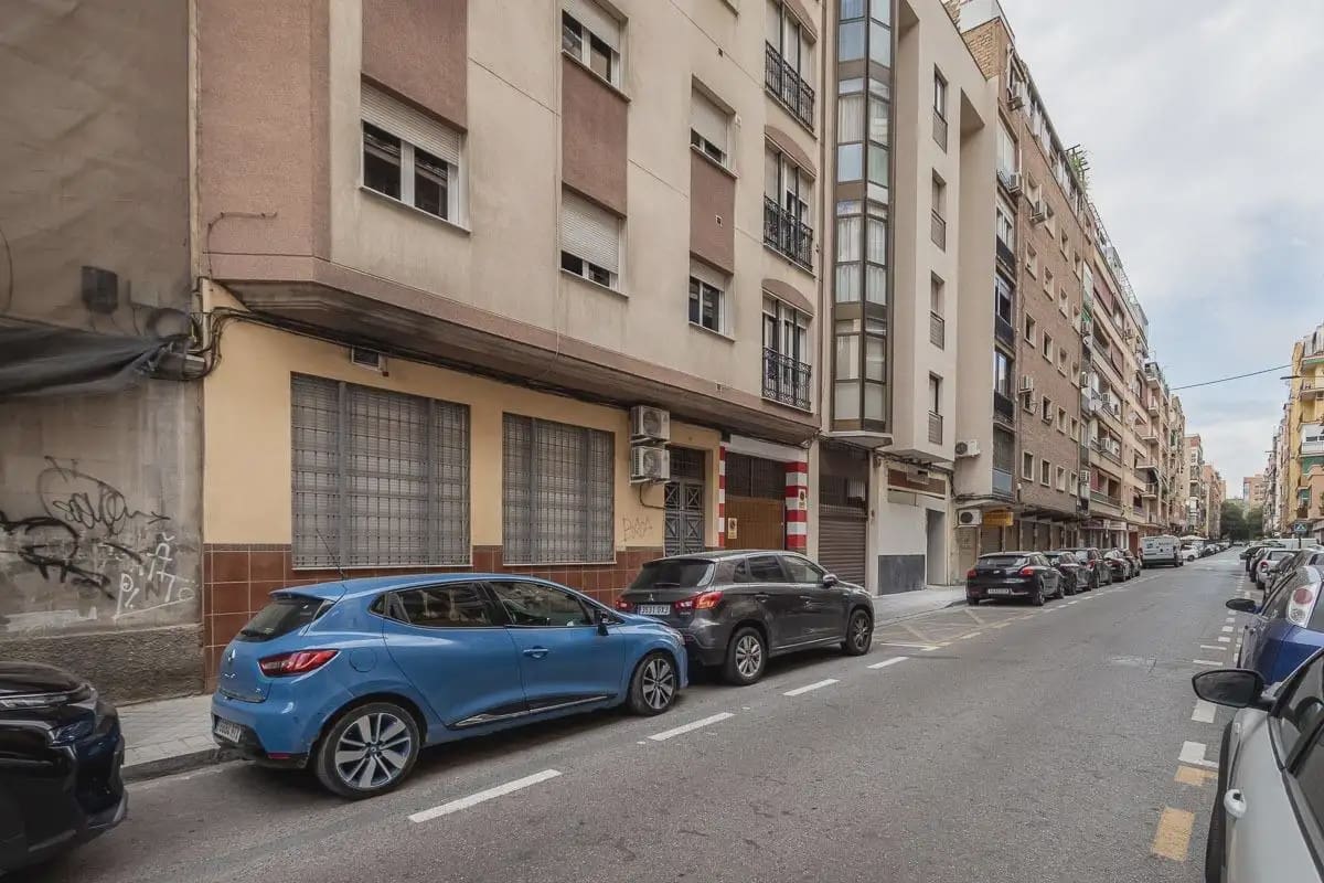 Commercieel te koop in Granada stad - € 310.000 (Ref: 9837221)