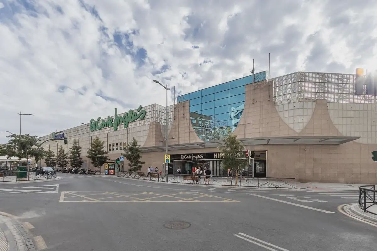 Commercieel te koop in Granada stad - € 310.000 (Ref: 9837221)