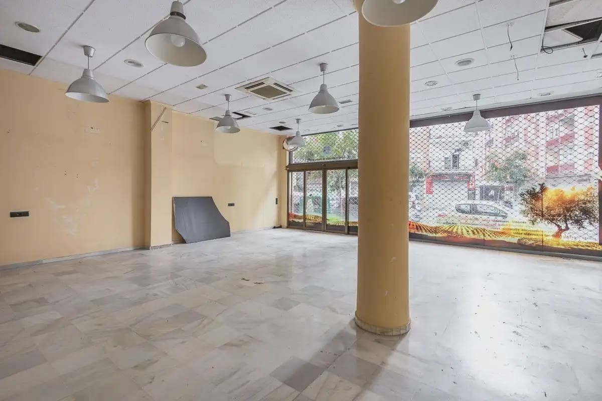 Commercieel te koop in Granada stad - € 310.000 (Ref: 9837221)