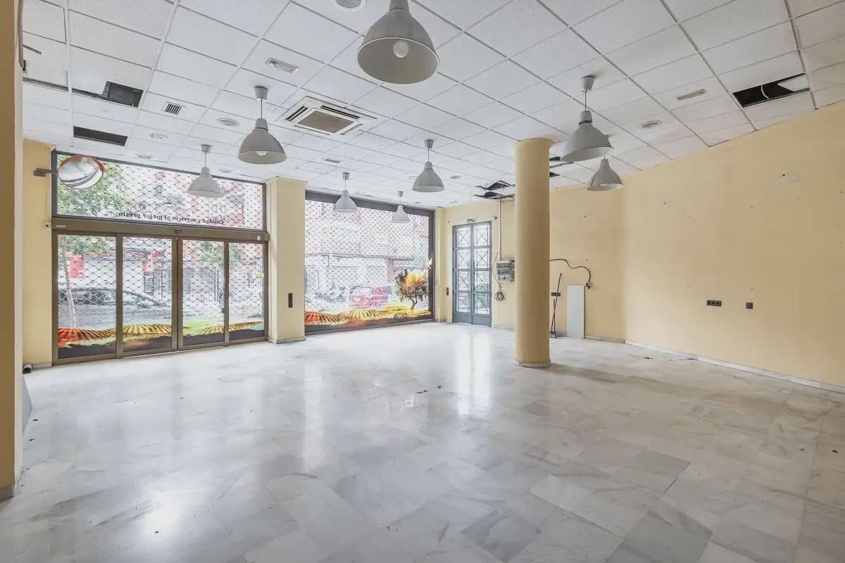 Commercieel te koop in Granada stad - € 310.000 (Ref: 9837221)