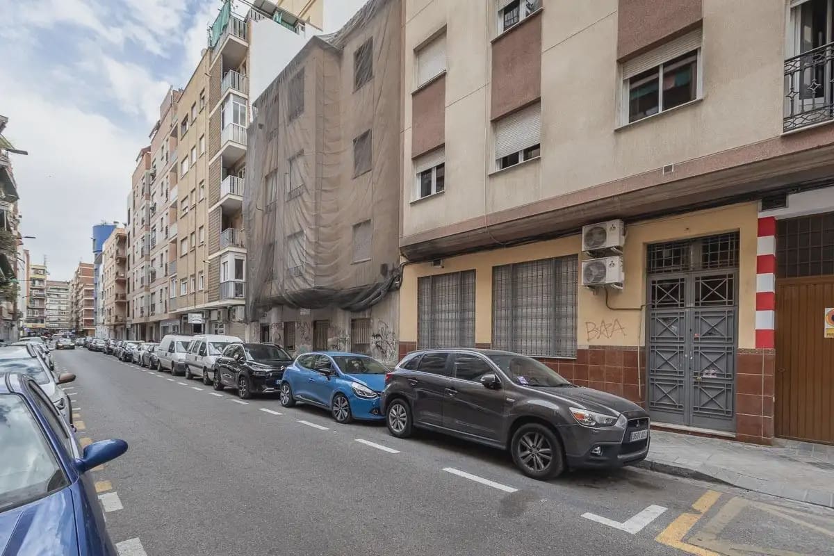 Commercieel te koop in Granada stad - € 310.000 (Ref: 9837221)