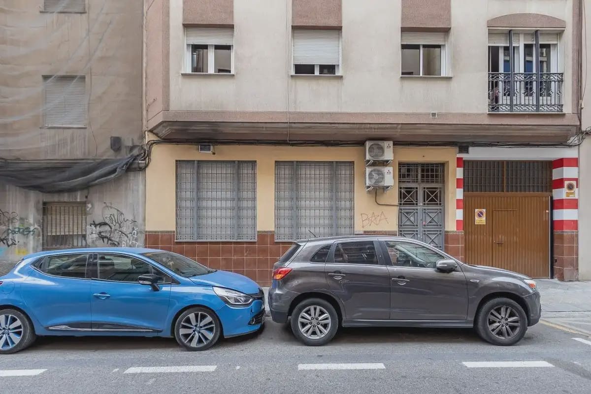 Commercieel te koop in Granada stad - € 310.000 (Ref: 9837221)