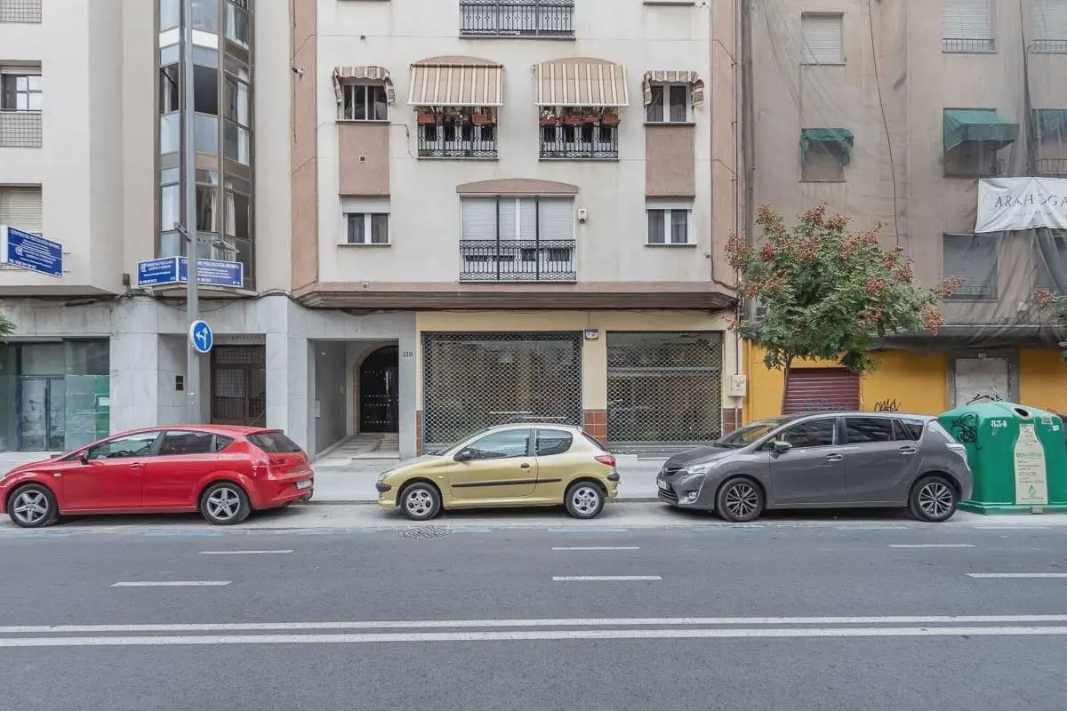 Commercieel te koop in Granada stad - € 310.000 (Ref: 9837221)