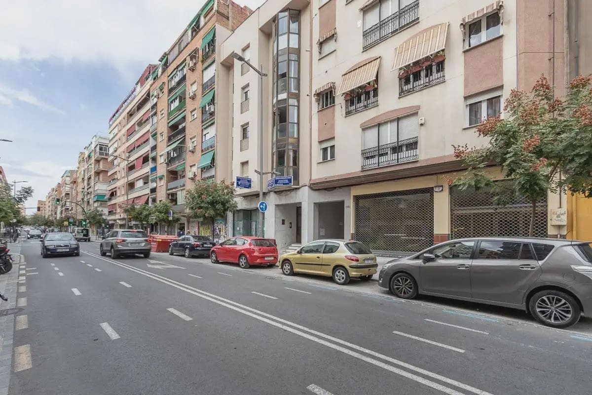 Commercieel te koop in Granada stad - € 310.000 (Ref: 9837221)