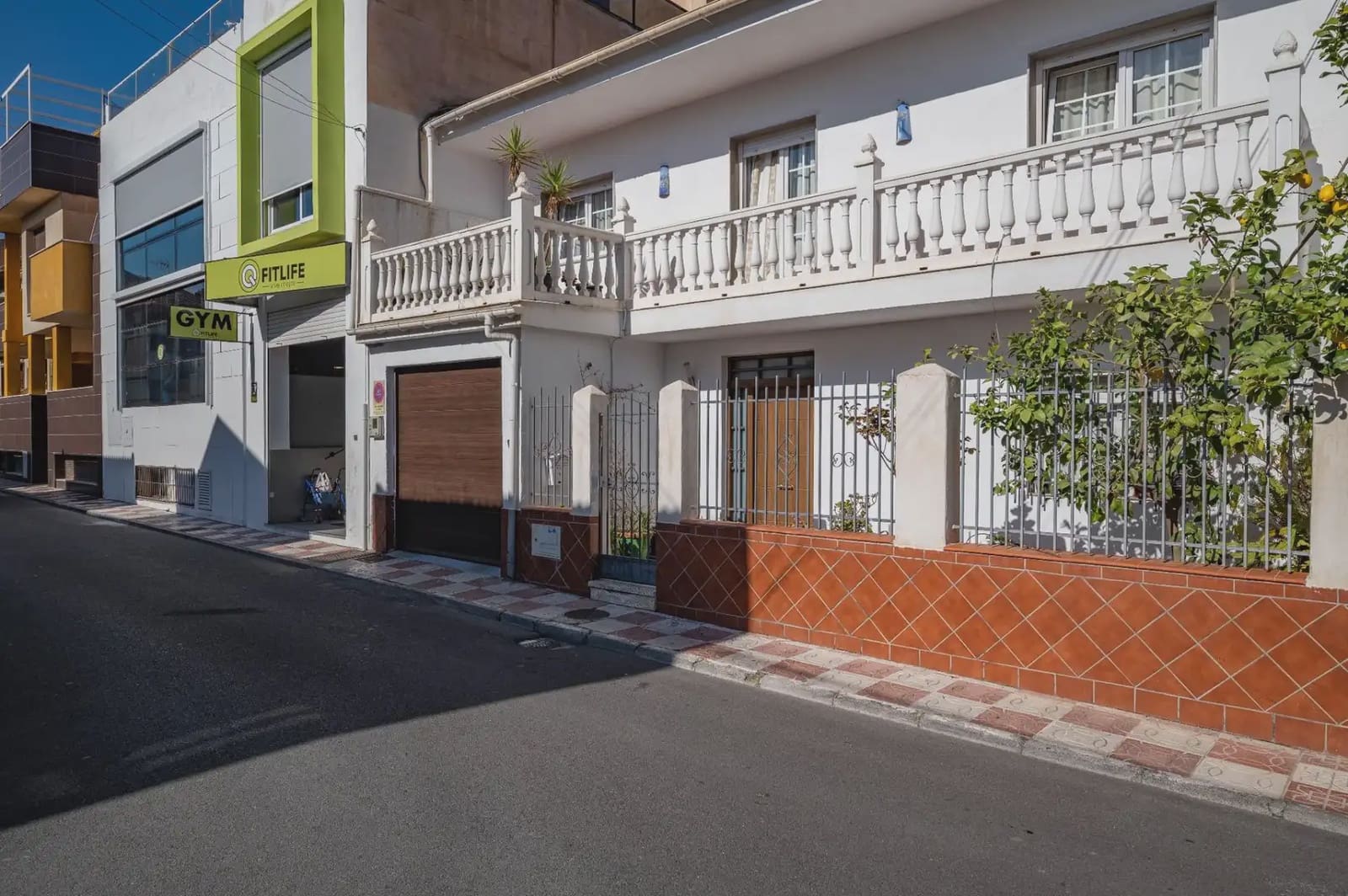 Hus til salgs i Armilla med garasje - € 329 900 (Ref: 9837223)
