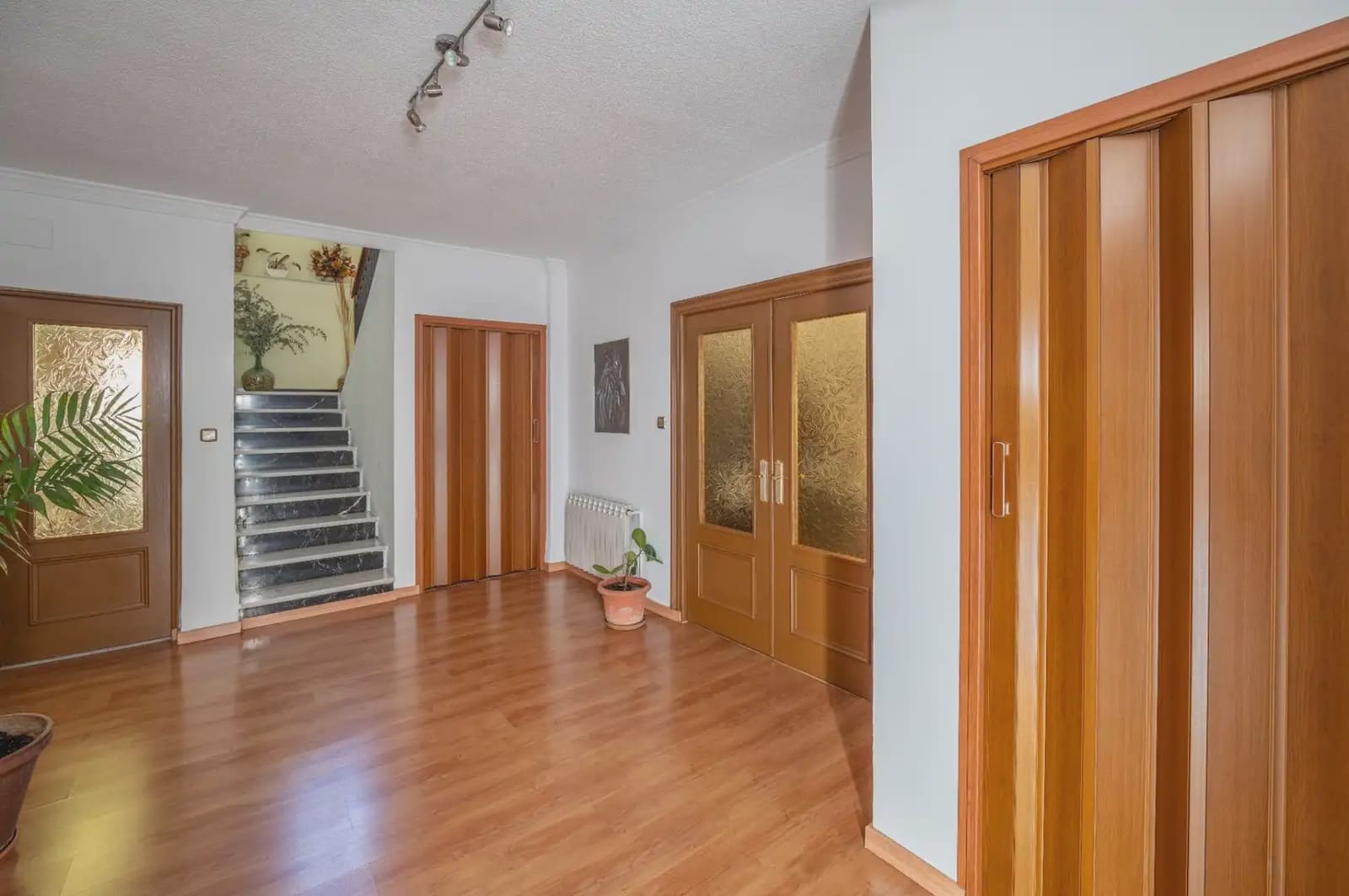 Hus til salgs i Armilla med garasje - € 329 900 (Ref: 9837223)