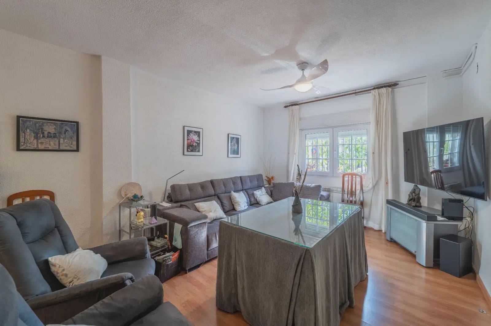 Hus til salgs i Armilla med garasje - € 329 900 (Ref: 9837223)