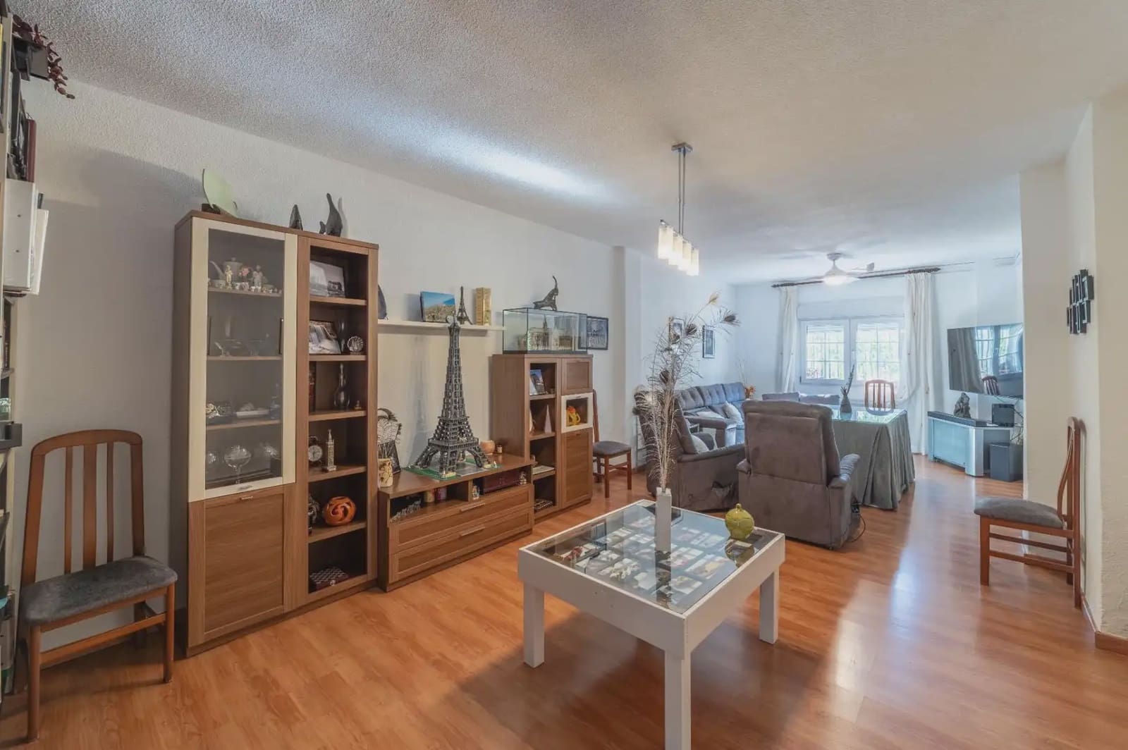 Hus til salgs i Armilla med garasje - € 329 900 (Ref: 9837223)