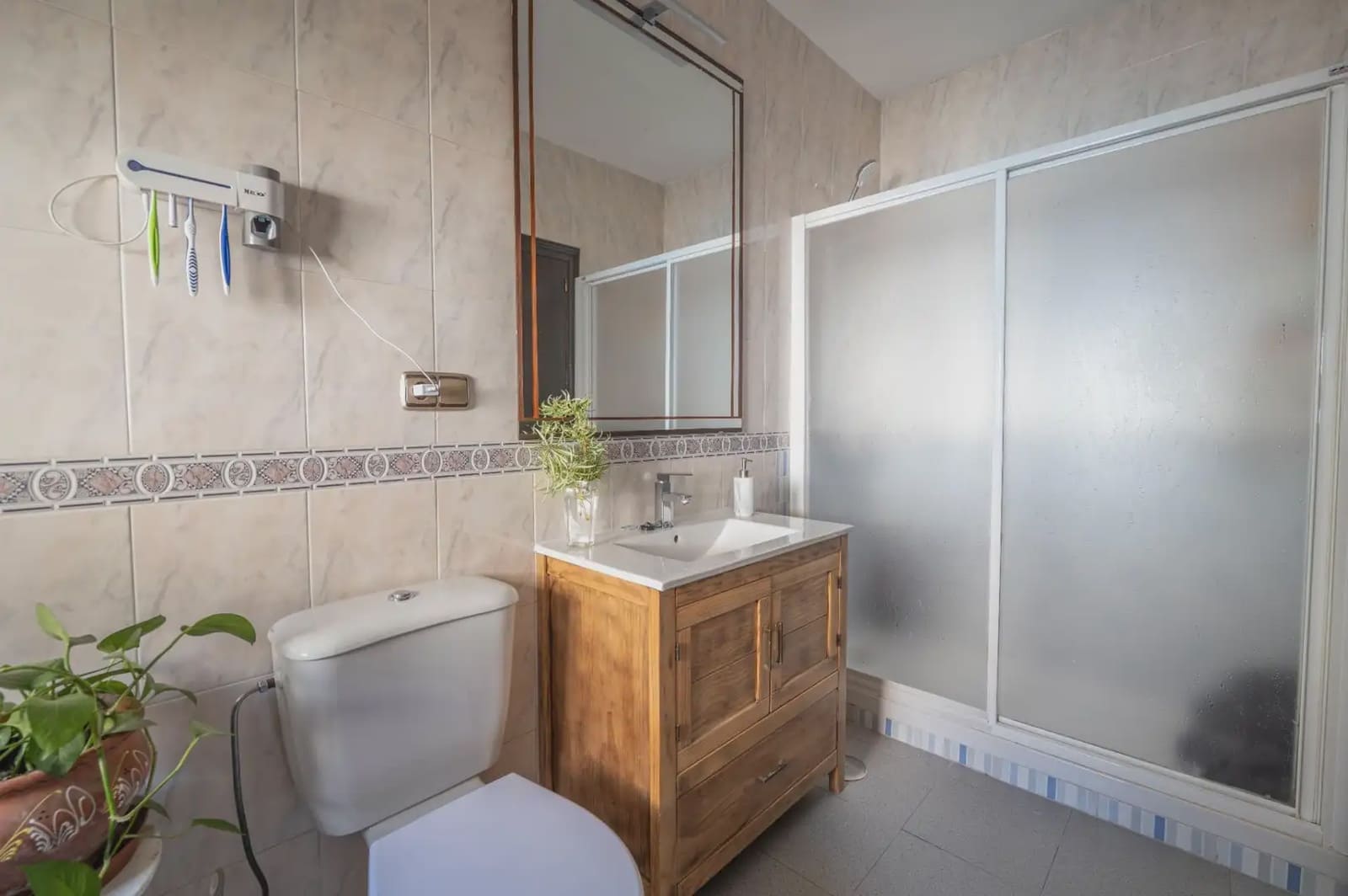 Hus til salgs i Armilla med garasje - € 329 900 (Ref: 9837223)