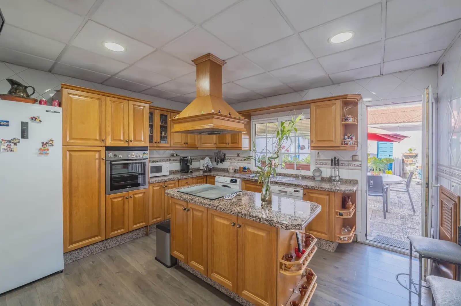Hus til salgs i Armilla med garasje - € 329 900 (Ref: 9837223)