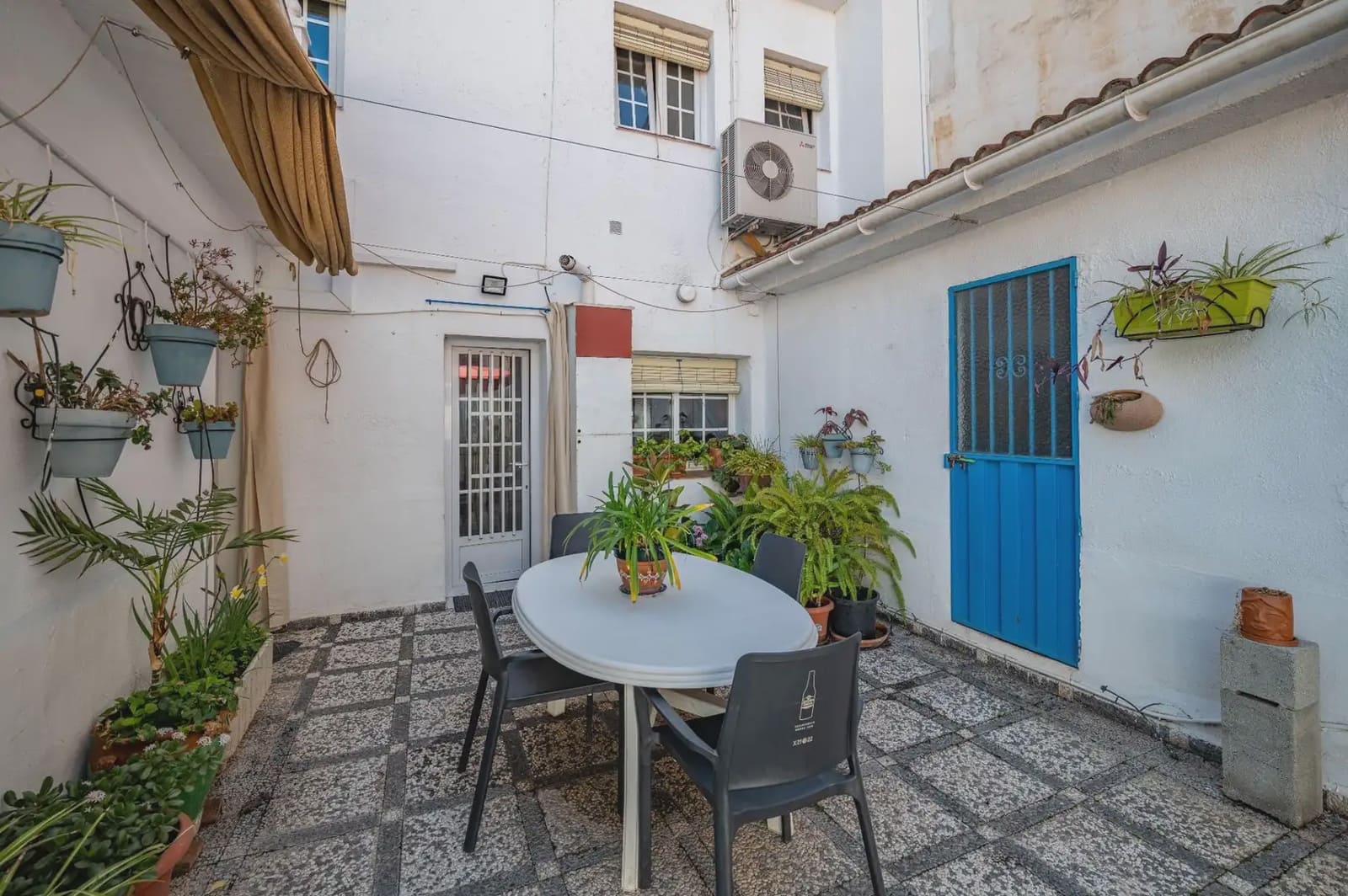 Hus til salgs i Armilla med garasje - € 329 900 (Ref: 9837223)
