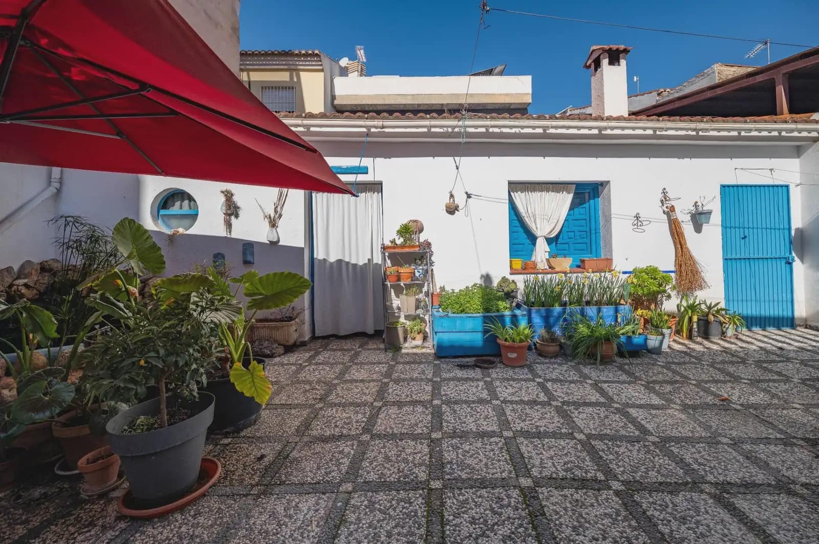 Hus til salgs i Armilla med garasje - € 329 900 (Ref: 9837223)