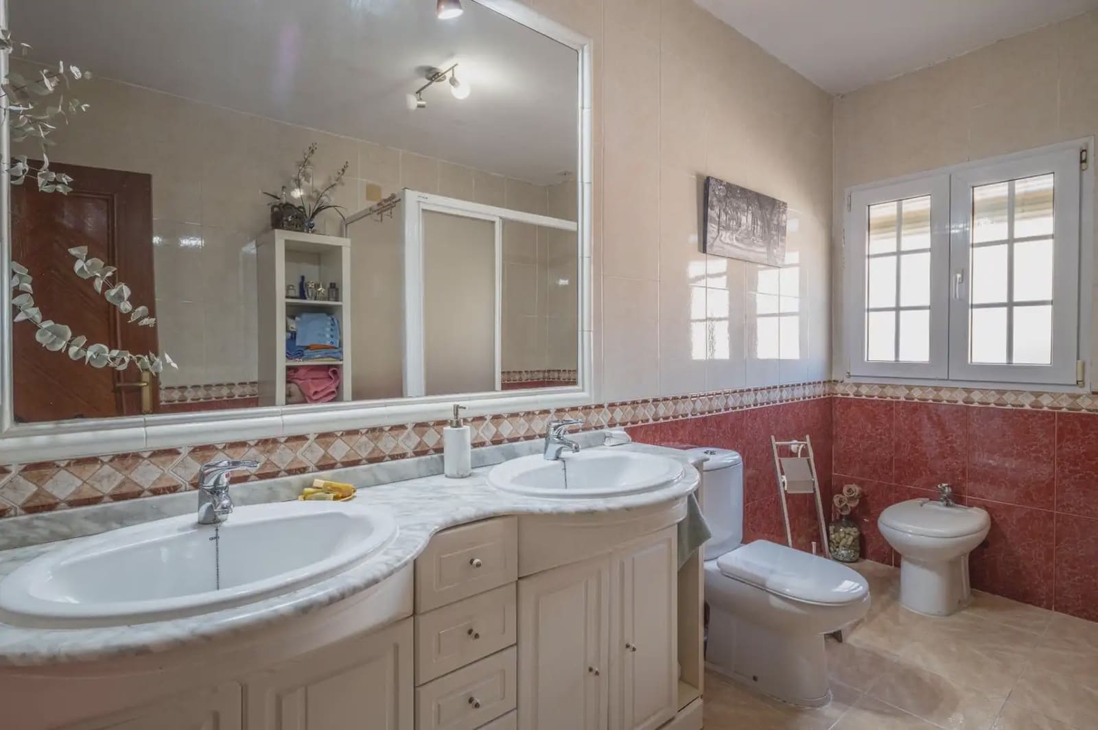 Hus til salgs i Armilla med garasje - € 329 900 (Ref: 9837223)
