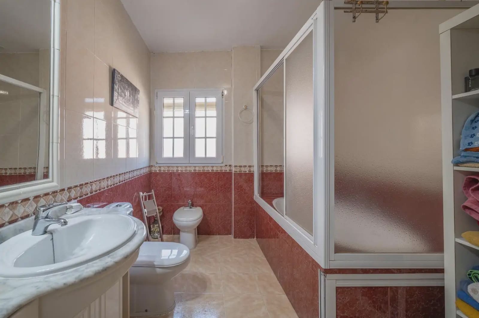 Hus til salgs i Armilla med garasje - € 329 900 (Ref: 9837223)