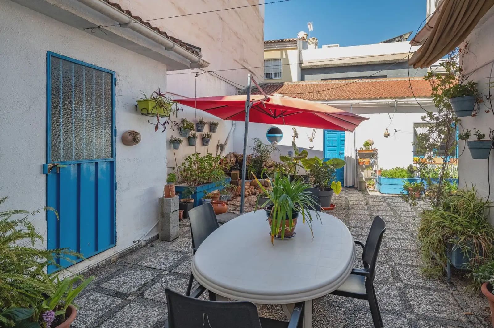 Hus til salgs i Armilla med garasje - € 329 900 (Ref: 9837223)
