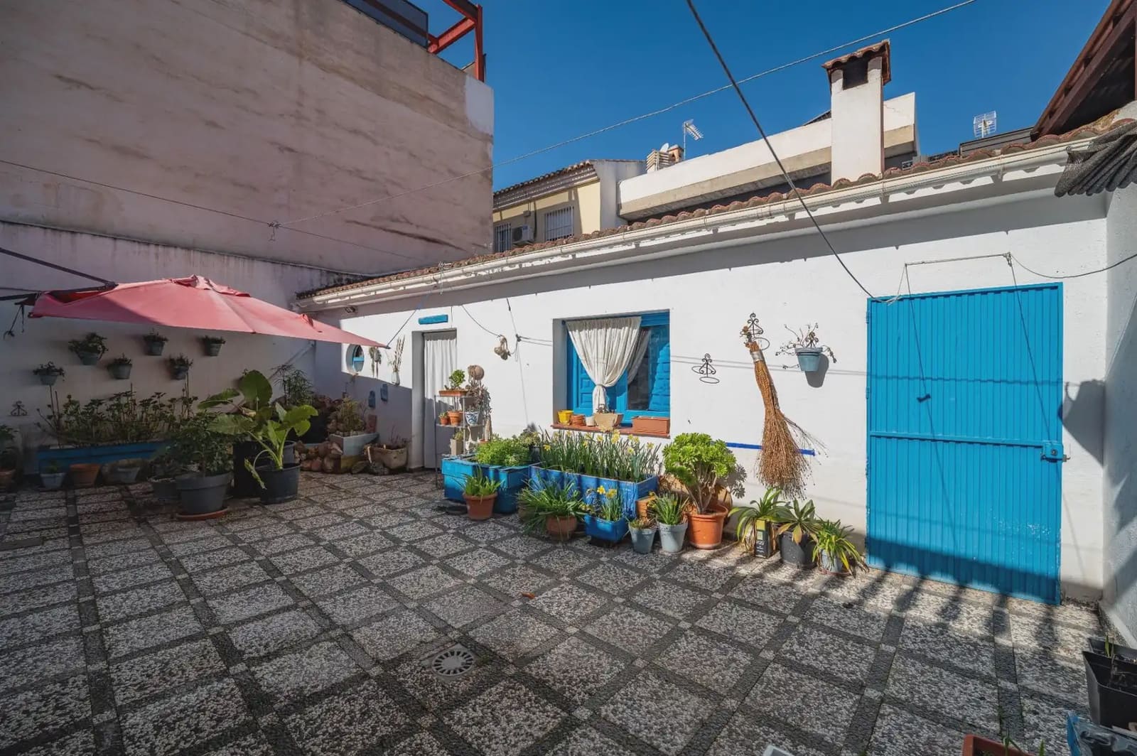Hus til salgs i Armilla med garasje - € 329 900 (Ref: 9837223)