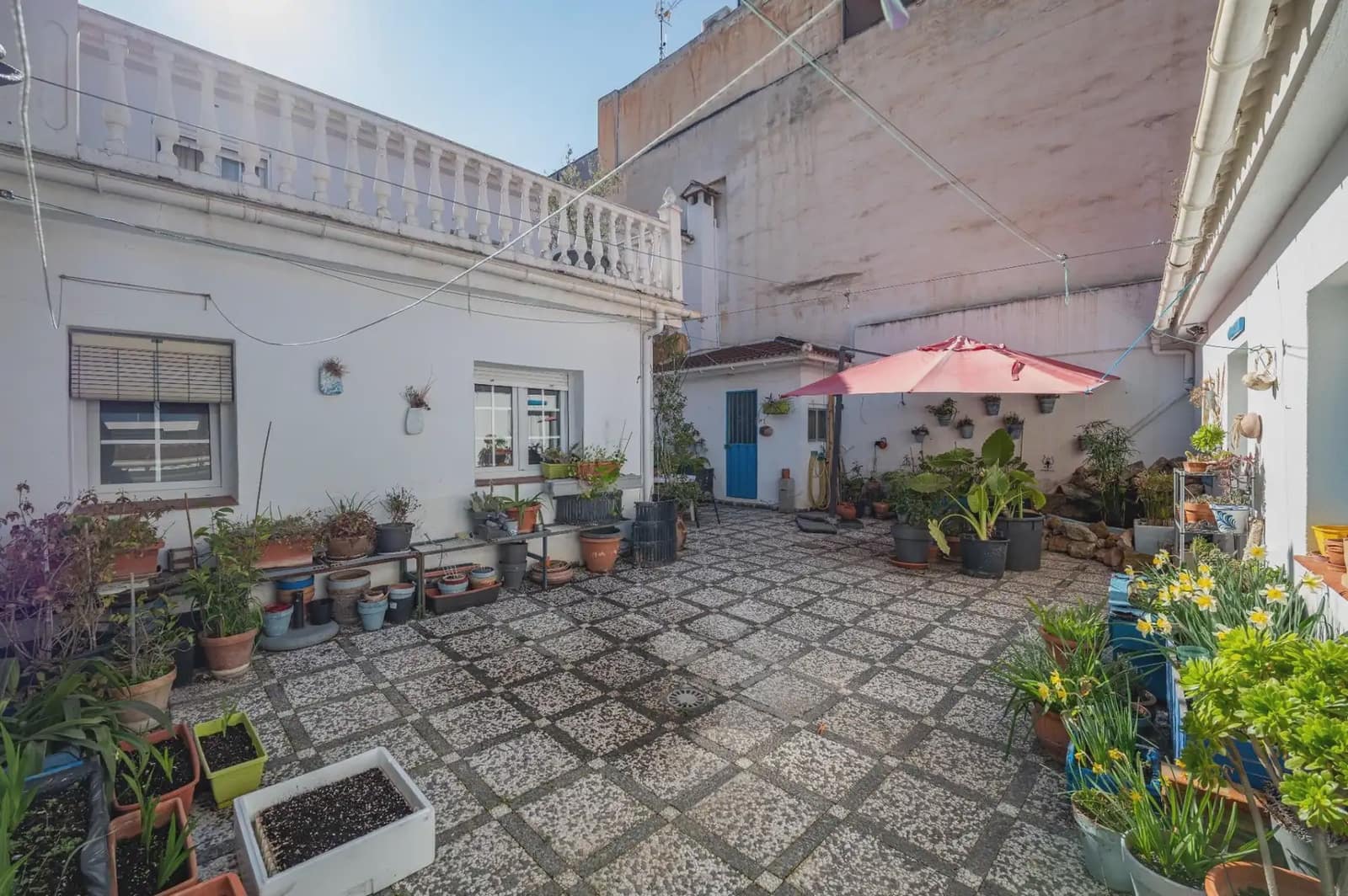 Hus til salgs i Armilla med garasje - € 329 900 (Ref: 9837223)