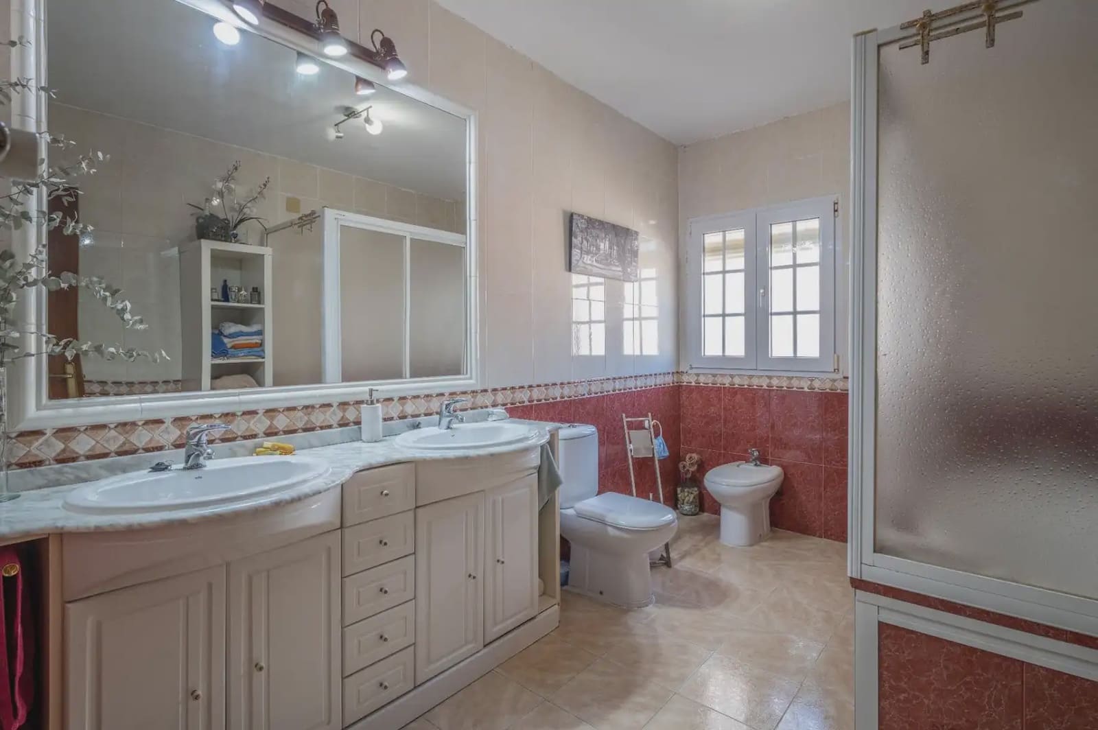 Hus til salgs i Armilla med garasje - € 329 900 (Ref: 9837223)