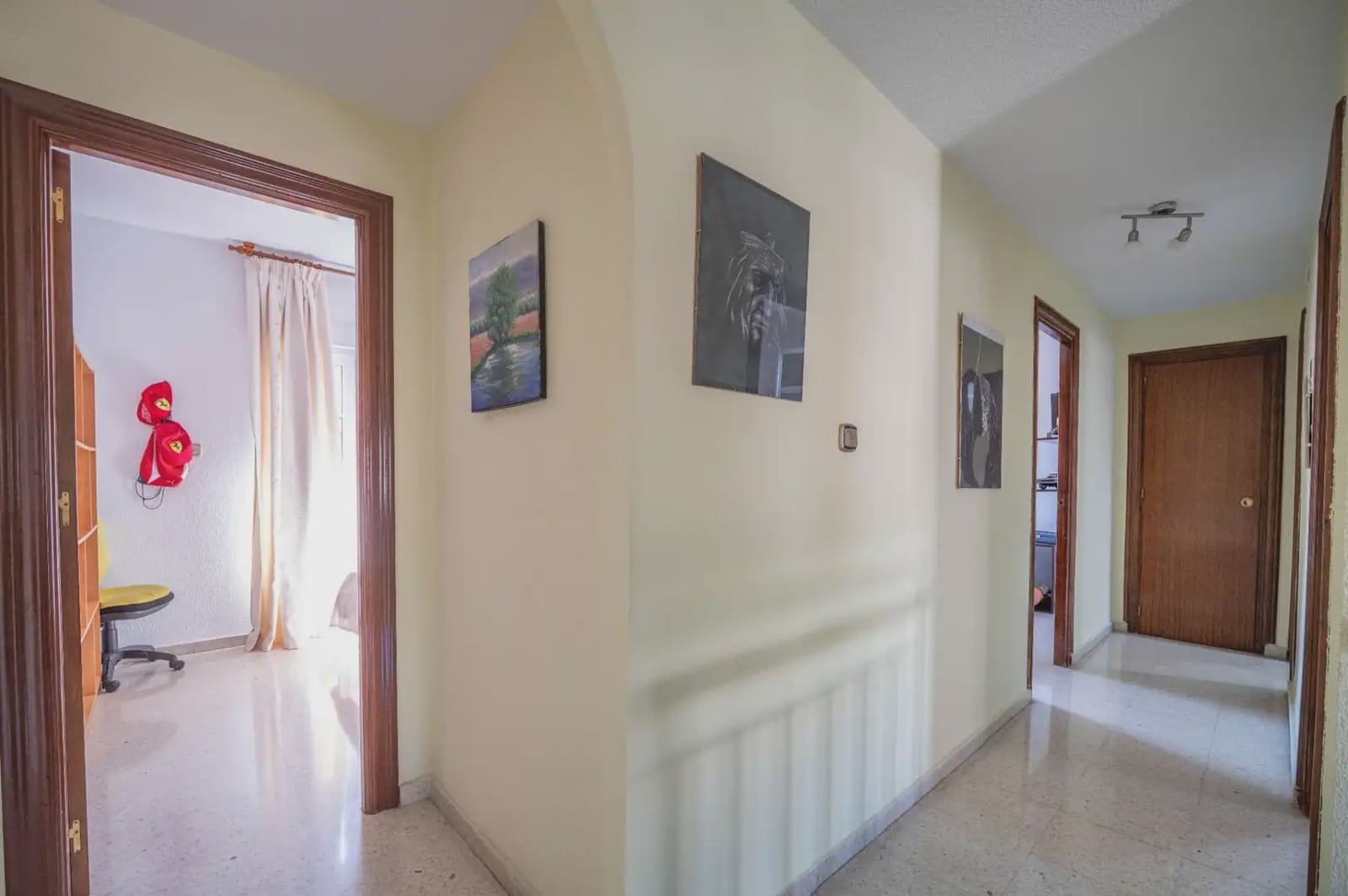 Hus til salgs i Armilla med garasje - € 329 900 (Ref: 9837223)