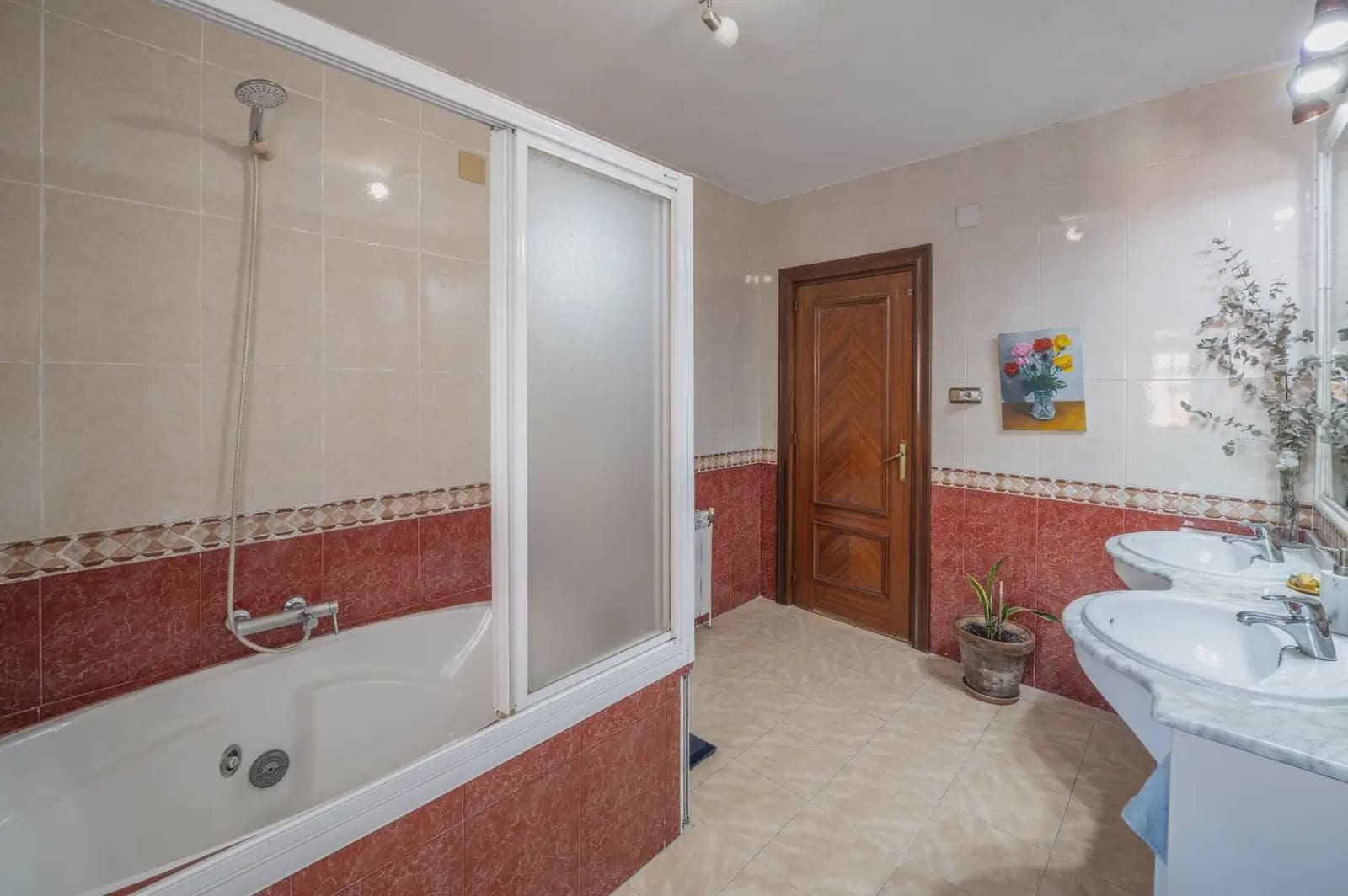Hus til salgs i Armilla med garasje - € 329 900 (Ref: 9837223)