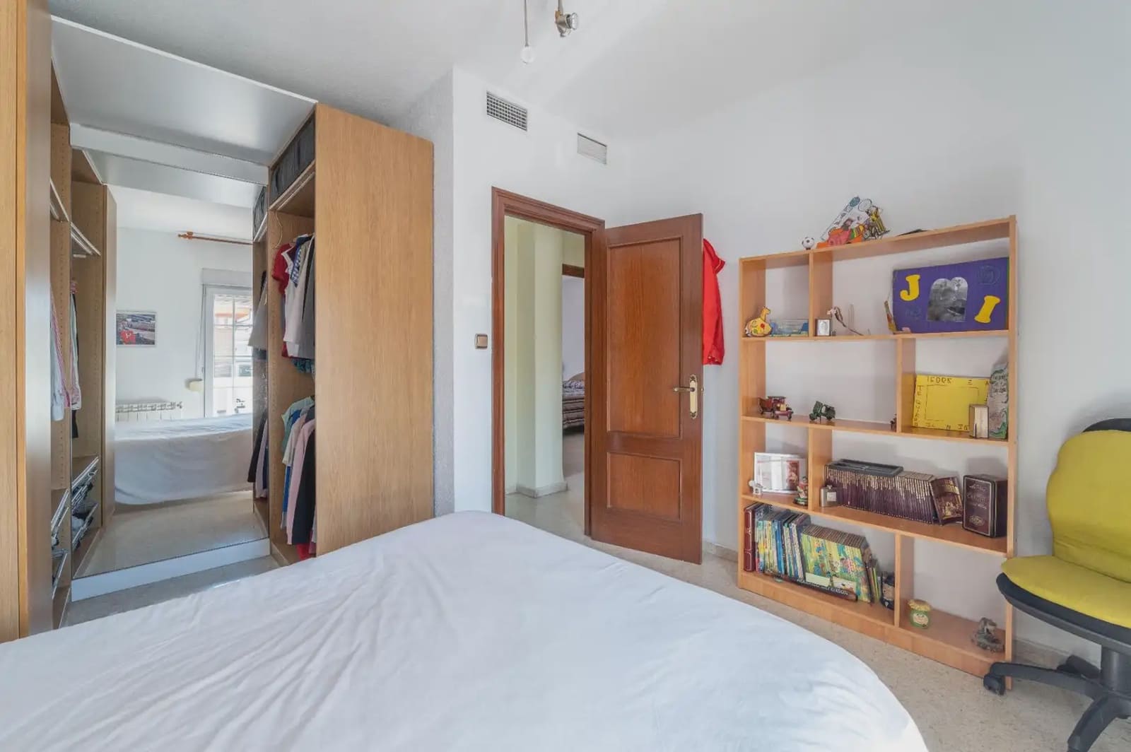 Hus til salgs i Armilla med garasje - € 329 900 (Ref: 9837223)