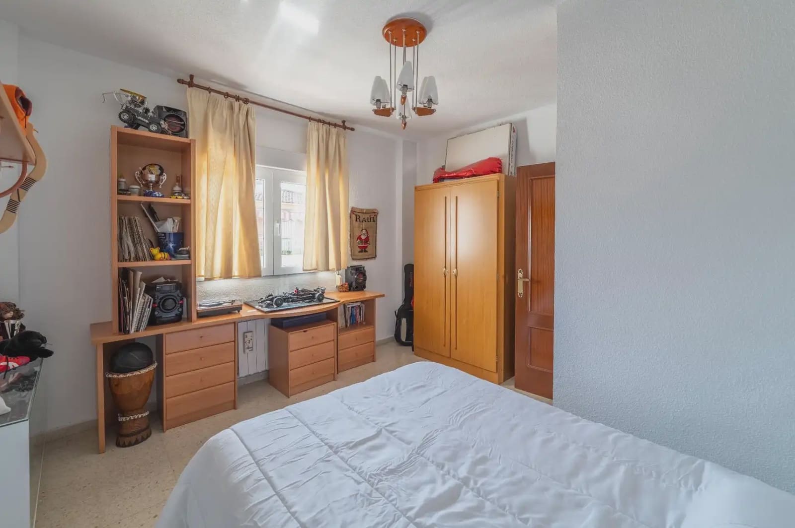 Hus til salgs i Armilla med garasje - € 329 900 (Ref: 9837223)
