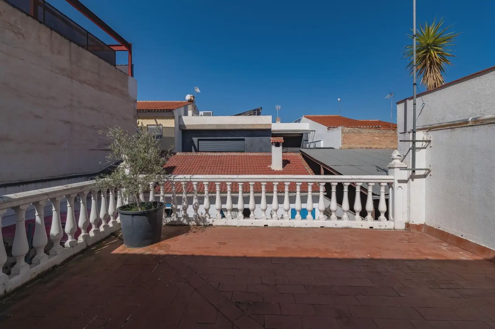 Hus til salgs i Armilla med garasje - € 329 900 (Ref: 9837223)