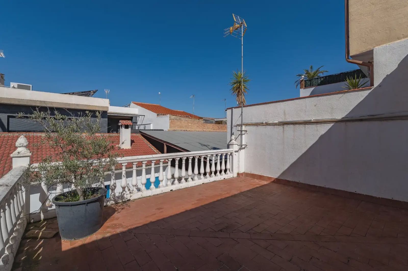 Hus til salgs i Armilla med garasje - € 329 900 (Ref: 9837223)