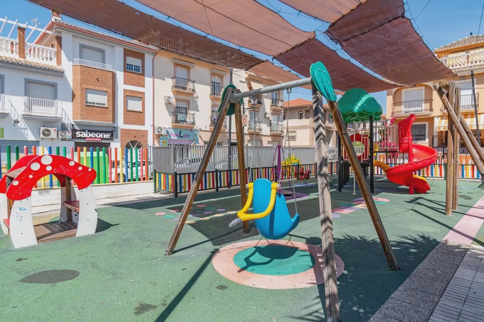 Casa en Peligros en venta con garaje - 349.000 € (Ref: 9837224)