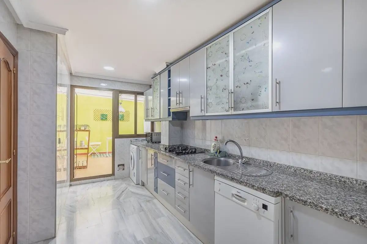 Flat for sale in Motril - € 245,000 (Ref: 9837226)