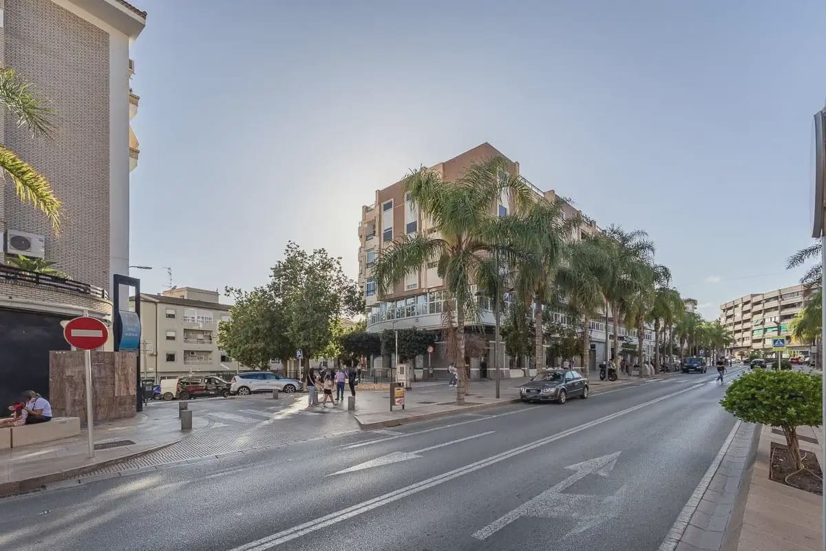 Flat for sale in Motril - € 245,000 (Ref: 9837226)