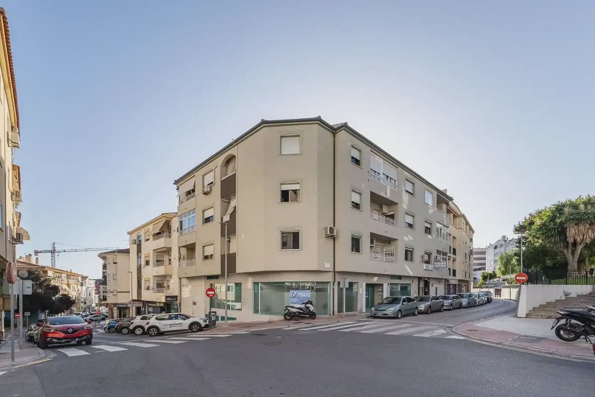 Flat for sale in Motril - € 245,000 (Ref: 9837226)