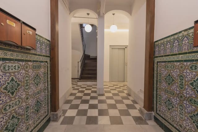 Penthouse til salg i Centro - Sagrario, Granada by - € 265.000 (Ref: 9837227)