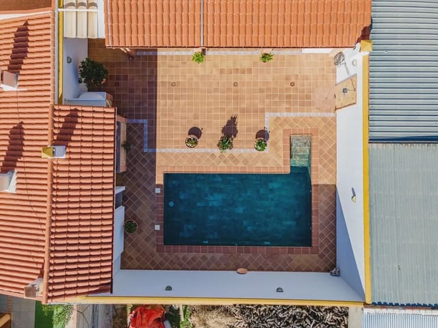 Villa til salg i Albolote med swimmingpool garage - € 455.000 (Ref: 9837230)