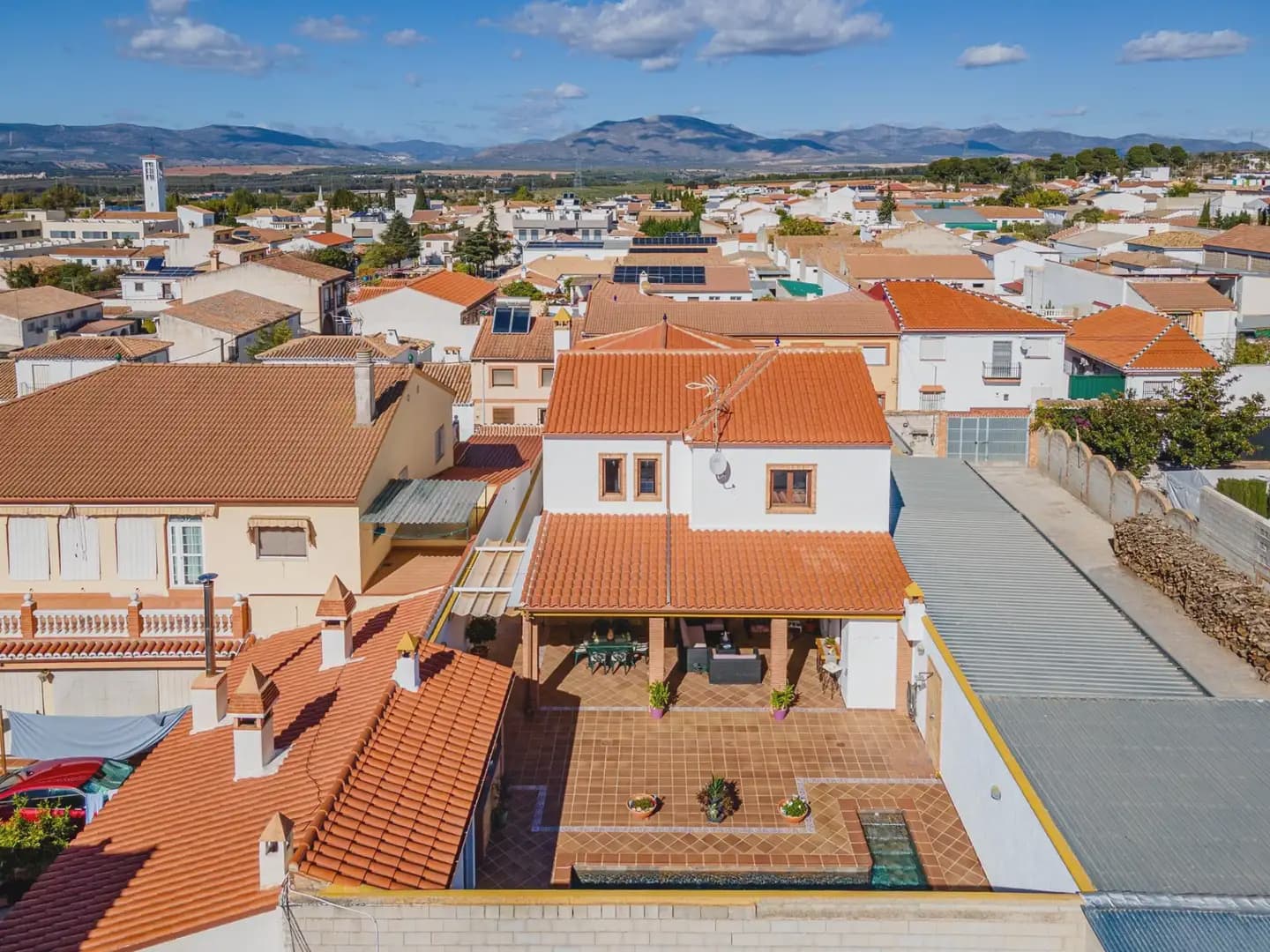 Villa til salg i Albolote med swimmingpool garage - € 455.000 (Ref: 9837230)