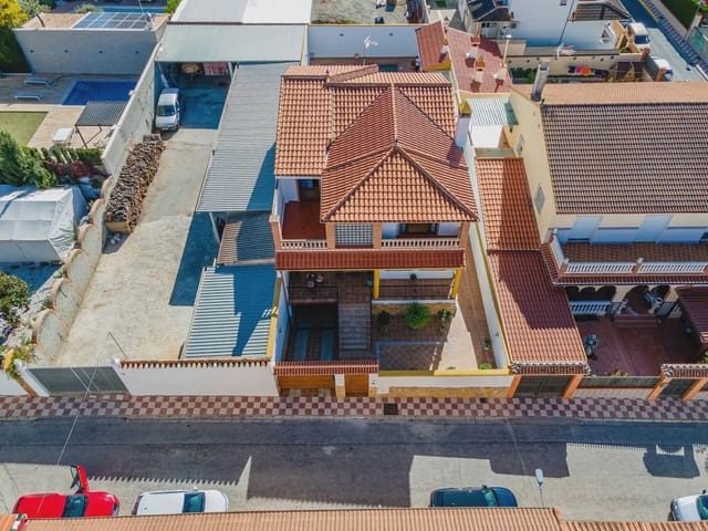 Villa til salg i Albolote med swimmingpool garage - € 455.000 (Ref: 9837230)