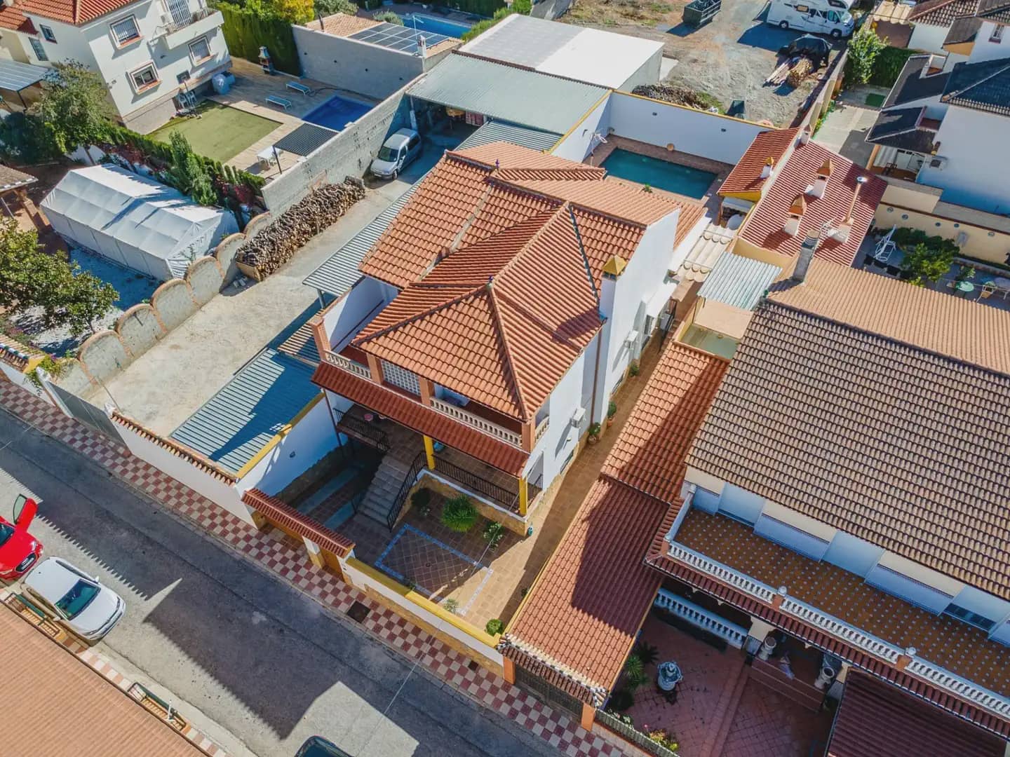 Villa til salg i Albolote med swimmingpool garage - € 455.000 (Ref: 9837230)