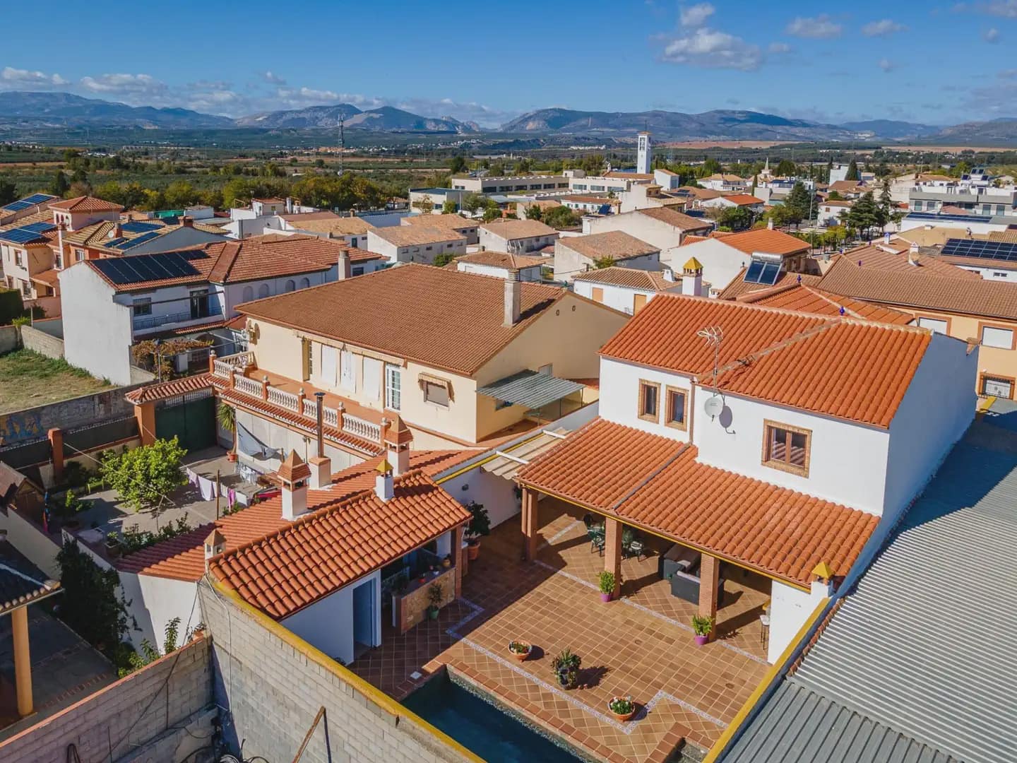 Villa til salg i Albolote med swimmingpool garage - € 455.000 (Ref: 9837230)