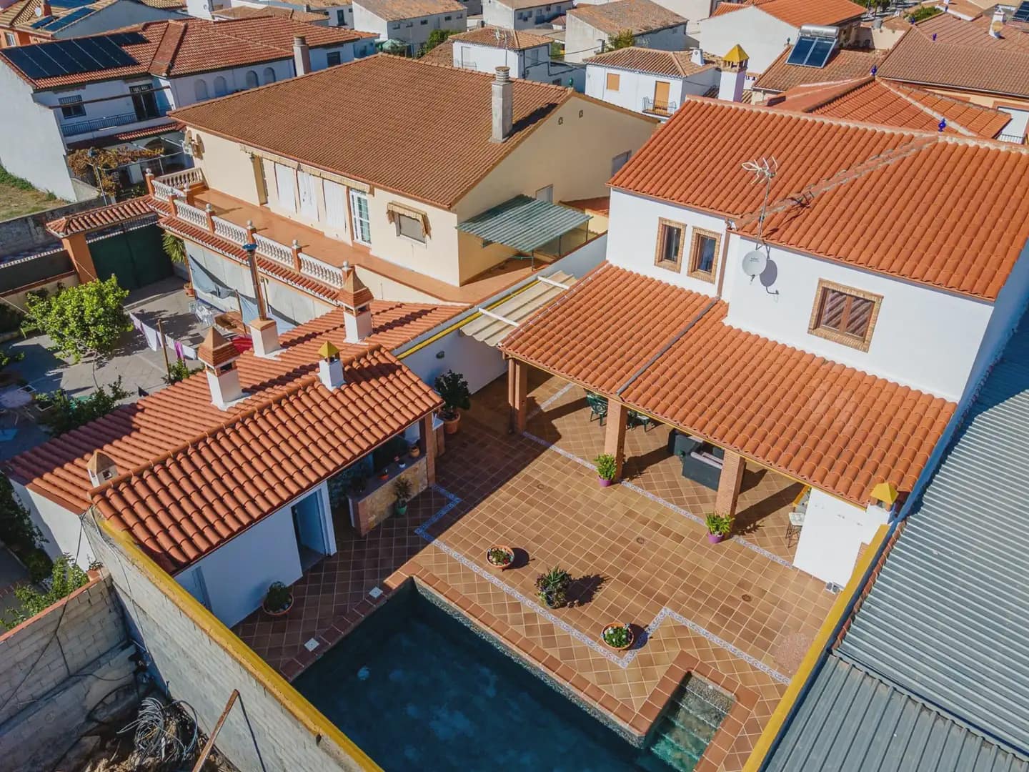 Villa til salg i Albolote med swimmingpool garage - € 455.000 (Ref: 9837230)