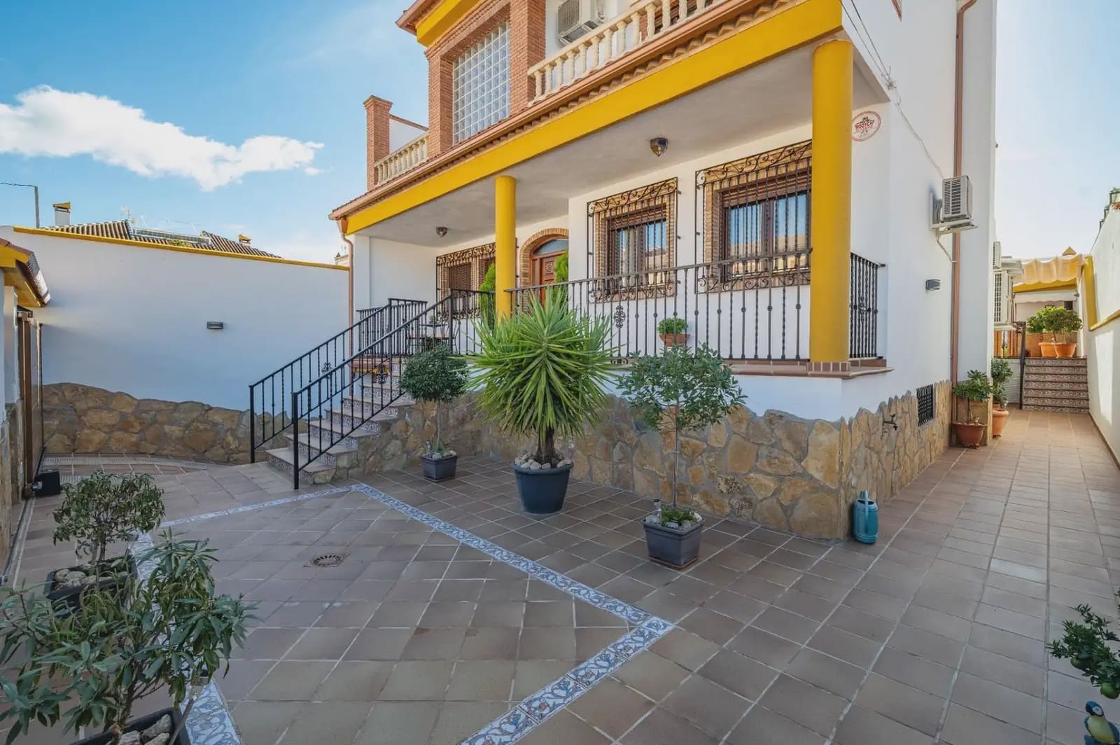 Villa til salg i Albolote med swimmingpool garage - € 455.000 (Ref: 9837230)