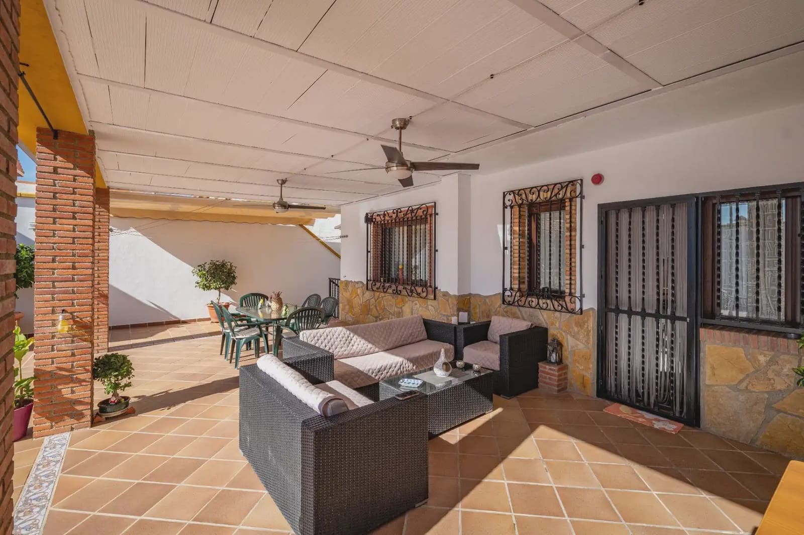 Villa til salg i Albolote med swimmingpool garage - € 455.000 (Ref: 9837230)