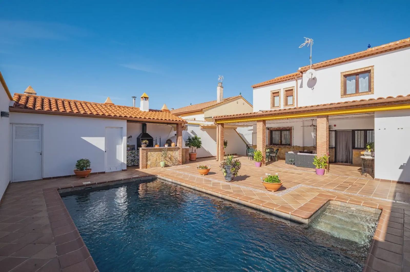 Villa til salg i Albolote med swimmingpool garage - € 455.000 (Ref: 9837230)