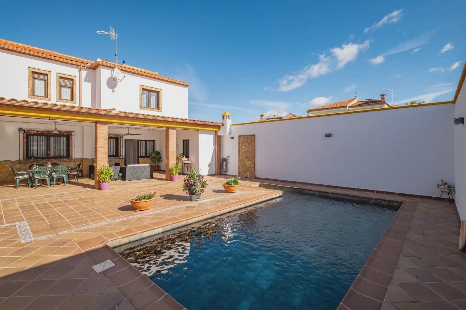 Villa til salg i Albolote med swimmingpool garage - € 455.000 (Ref: 9837230)
