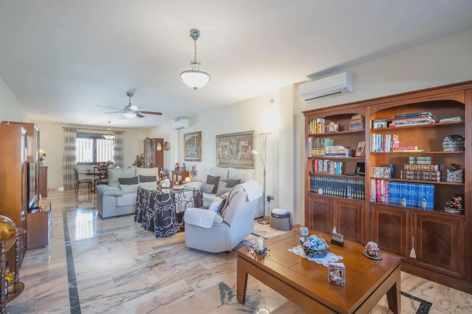 Villa til salg i Albolote med swimmingpool garage - € 455.000 (Ref: 9837230)