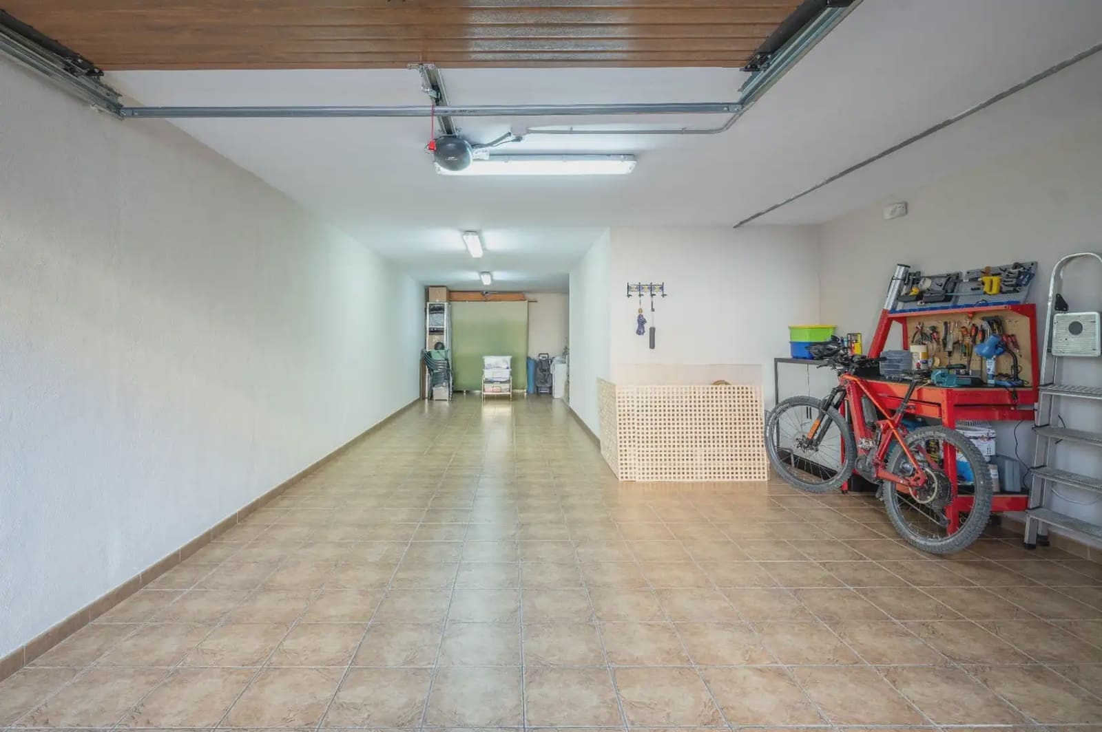 Villa til salg i Albolote med swimmingpool garage - € 455.000 (Ref: 9837230)