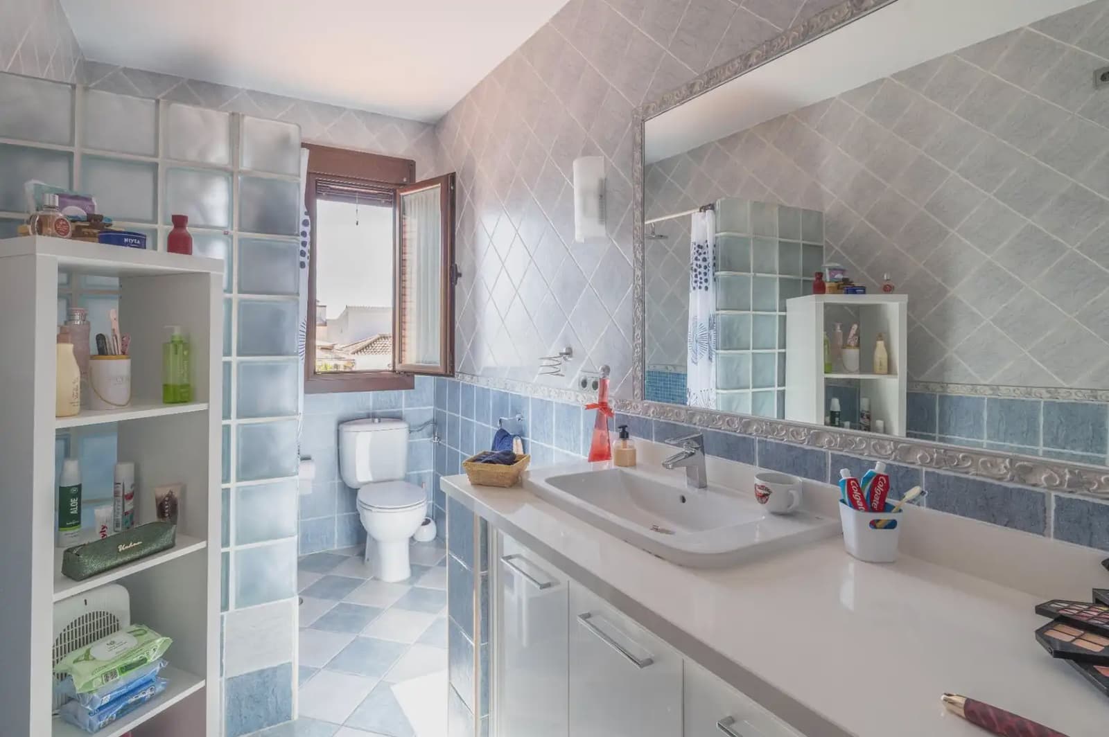 Villa til salg i Albolote med swimmingpool garage - € 455.000 (Ref: 9837230)